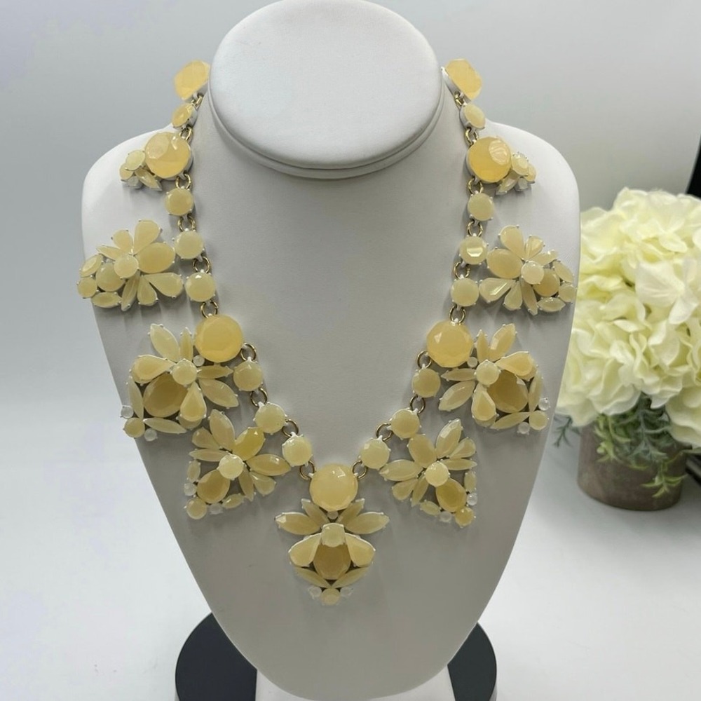 J. Crew Cream White Gold Tone Acrylic Cluster‎ Fan Bib Style Statement Necklace